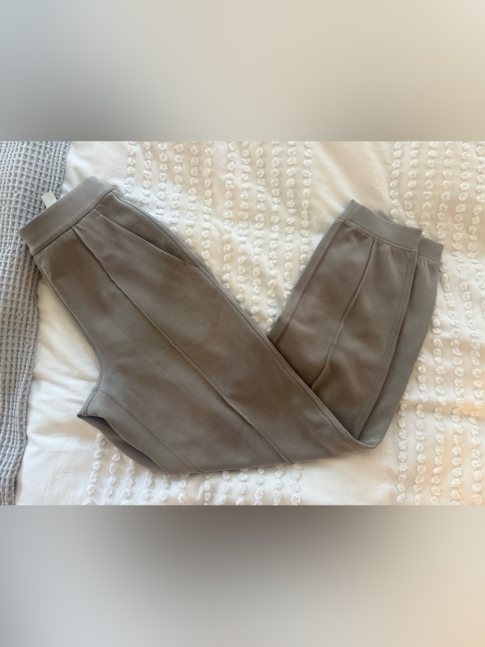 Lululemon softstreme classic fit jogger, size small